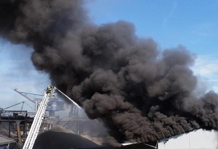 L'épais panache de fumée provoqué par l'incendie de l'usine Lubrizol de Rouen a des répercussions sur la récolte et la commercialisation de produits agricoles jusque dans le département de la Somme.