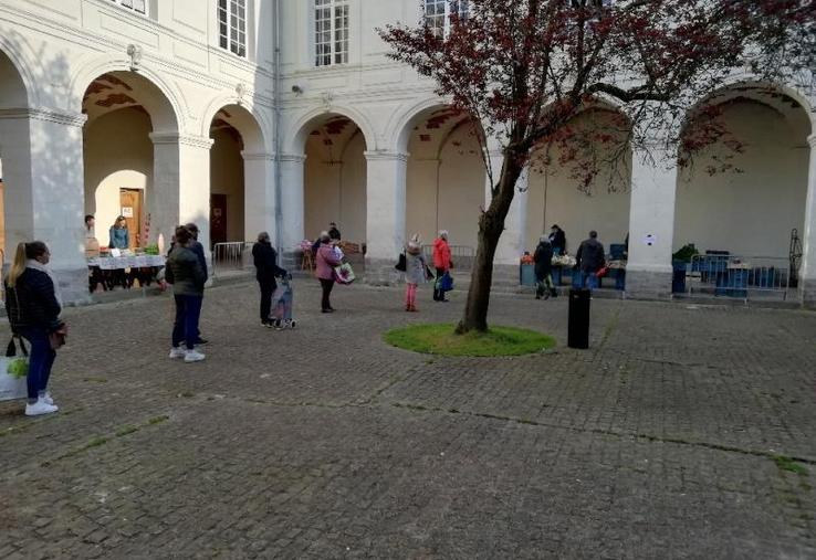 Un strict respect des consignes et une bonne fréquentation permettent l'organisation d'un nouveau marché ce samedi 4 avril dans le centre-ville d'Amiens.
