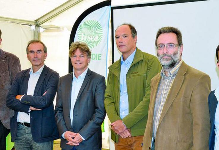 De g. à dr. : Jean-Michel Serres (LR),  François Veillerette (EELV),Fabien Roussel (PCF), Sébastien Véron (Nous, citoyens), Yves Dupille (FN), Jean-Philippe Tanguy (Debout la République).