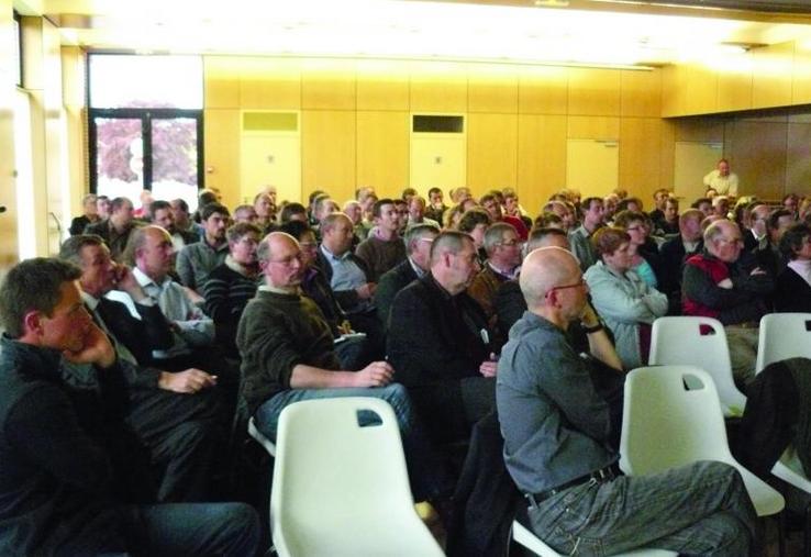 Salle comble à Oisemont pour la réunion de présentation du projet de micro abattoir. La souscription est lancée pour constituer l’association qui pilotera le futur outil, dont l’équilibre de fonctionnement est cohérent avec les besoins locaux.
