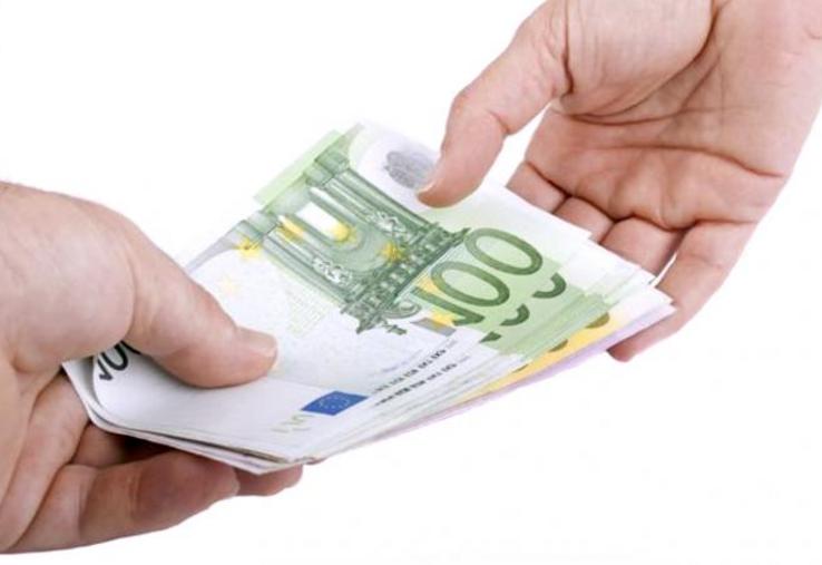 Quand vous faites un don manuel, vos devez le déclarer auprès des services de l'enregistrement.