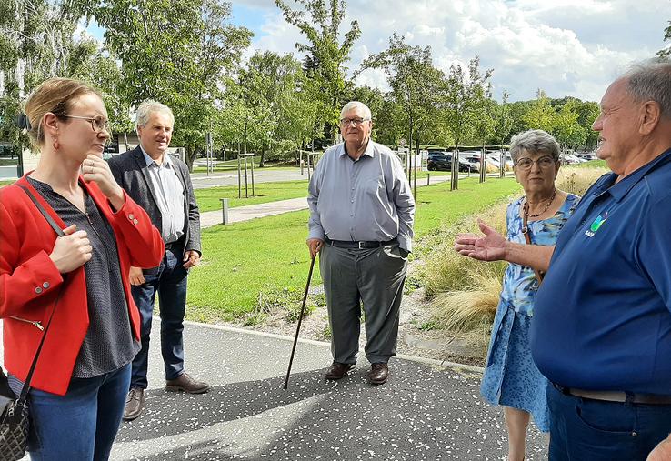 De nombreux sujets ont été abordés – et il en reste encore - lors d’une entrevue informelle entre Denis Bully (FDSEA 80), Marcel Lenté et Guy Charbonneau qui ont mis en parallèle les systèmes de production laitière français et canadien. 