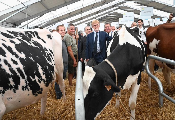 «Pour notre souveraineté et pour nos transitions, nous avons besoin d’élevage.  Et nous devons porter avec fierté nos filières d’élevage qui détiennent une partie de la solution face aux grands défis de notre siècle», a déclaré le ministre  de l’Agriculture, Marc Fesneau lors de sa visite au Sommet de l’élevage. 
