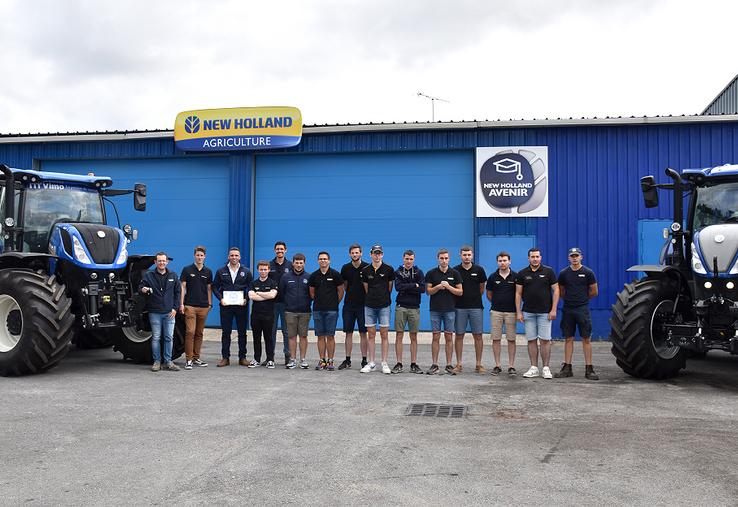 New Holland intervient auprès des élèves dès la seconde en seconde en présentant la marque, les métiers de l’agro-équipement et fait en sorte de les orienter vers la maintenance agricole.