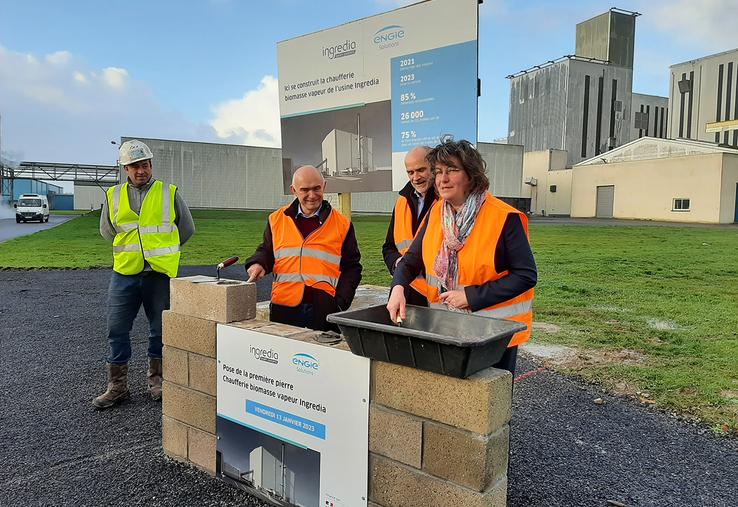 La pose de la première pierre d’une nouvelle chaudière biomasse a eu lieu le vendredi 13 janvier en présence du président de La Prospérite Fermière-Ingredia,  Serge Capron, sa directrice, Sandrine Delory, et le directeur général délégué d’Engie Solutions.
