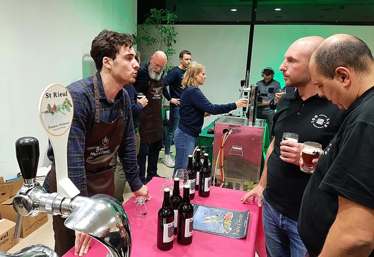 Pas de chauvinisme entre brasseurs des Hauts-de-France comme en témoignent ces échanges entre la Brasserie Saint-Rieul installée dans l’Oise et la Brasserie centenaire nordiste Duyck. 