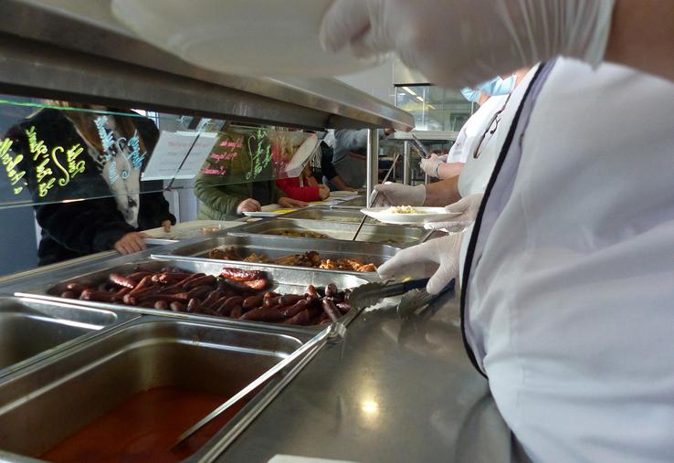 «Nous sommes passés de 53 000 € par an à 1 300 000 € par an de volume de ventes en dix ans», présente Grégoire Leleu, président de la SAS. Les cantines des collèges sont les premiers clients.