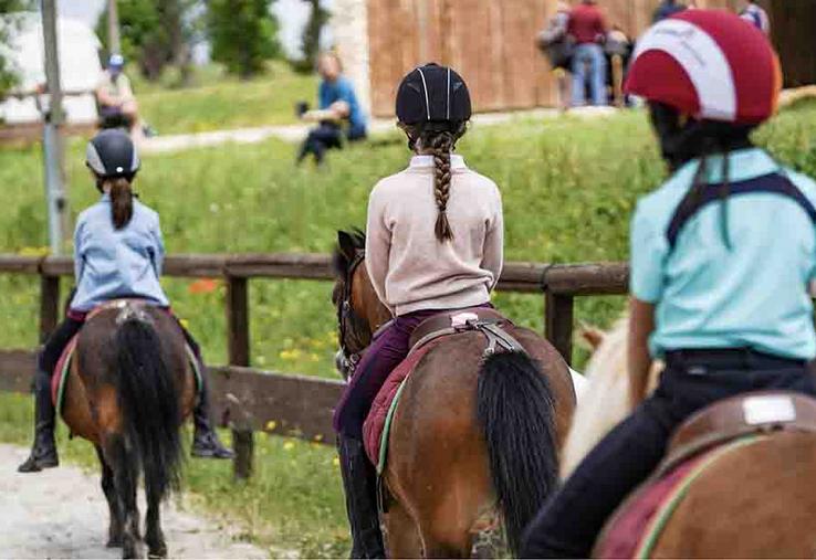 Les centres équestres et les poney-club vont retrouver le taux à 5,5 %  pour leurs activités.