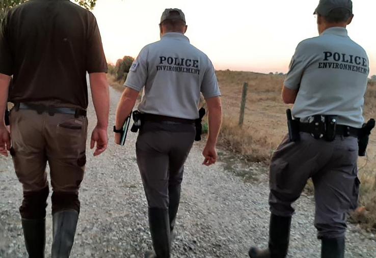 Parmi les recommandations, les conditions du port de l’arme de service des agents de l’Office français de la biodiversité (OFB) doivent être revues. 