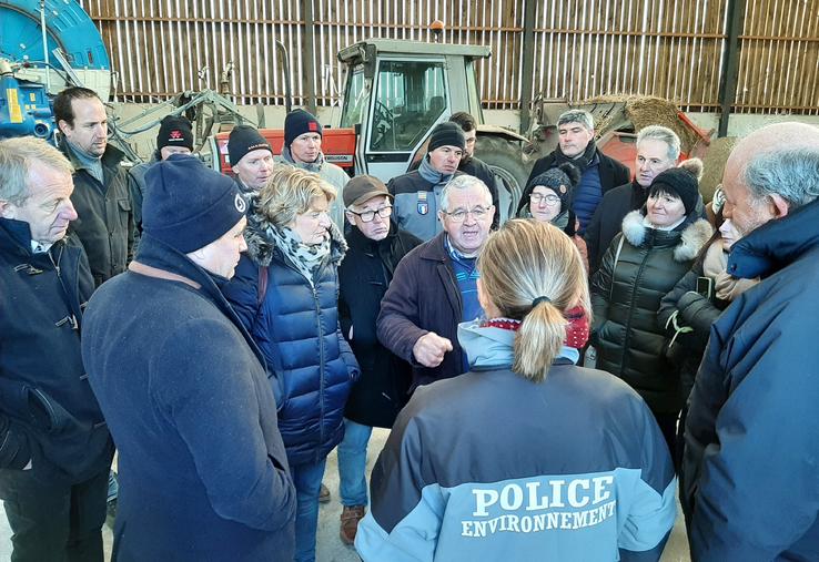 Une réglementation jugée trop rigoureuse et la peur de ne pas être dans les clous empêchent l’entretien des cours d’eau, selon la profession agricole qui regrette aussi  le défaut d’entretien d’ouvrages permettant d’évacuer l’eau. 