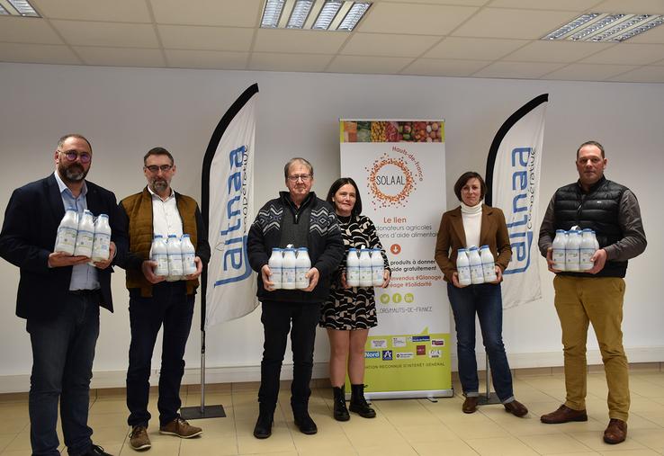 De gauche à droite : Olivier Cambraye, Jean-Christophe Rufin, Daniel Séverin, Amélie Wibart, Marie Brard, vice-présidente  de Laitnaa, Régis Tricoteaux. 