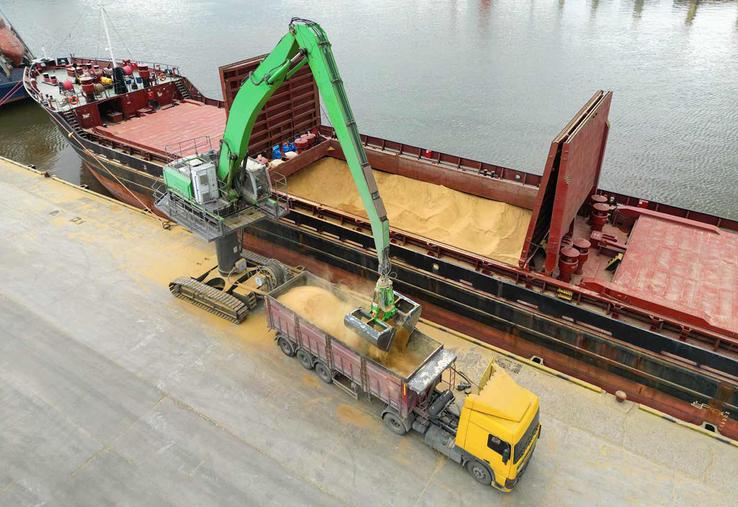 En employant ses outils agressifs pour remporter des appels d’offre,  la Russie parvient à orienter les cours mondiaux des grains sur la plupart  des places de marché. 