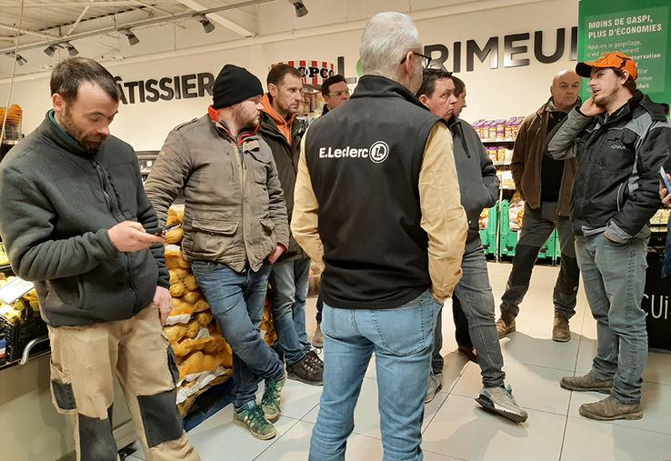 Dans les enseignes de la grande distribution, les agriculteurs sont allés demander des comptes, de la transparence et de la considération. Auquel cas, ils promettent de revenir. 