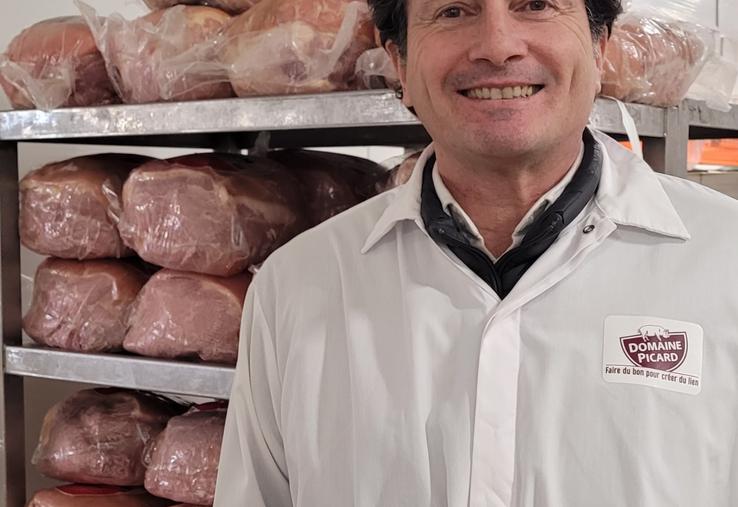 Vincent Finet est fier de présenter des produits du Domaine picard au Sia.