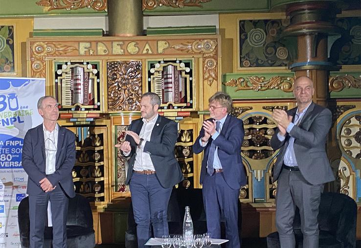 Après douze années de présidence, Thierry Roquefeuil passe la main à la tête  de la FNPL, sous les applaudissements. 