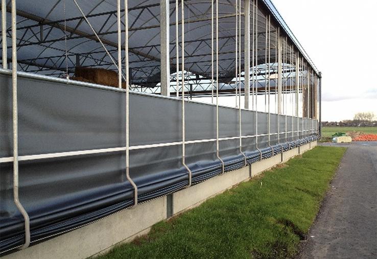 Les rideaux amovibles offrent la luminosité et facilitent la gestion de l’ambiance  du bâtiment.