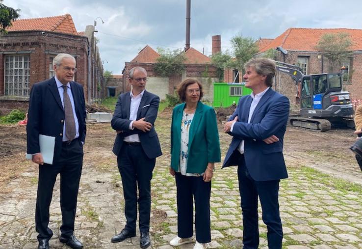 L’Amsom et le maire de Villers-Bretonneux ont reçu le préfet de la Somme au cœur de la friche de l’ancienne usine Mailcott. 