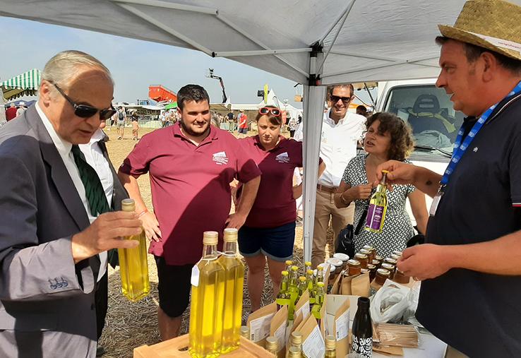 Le préfet de la Somme a passé une bonne partie de la journée accompagné des JA et de leurs partenaires sur le site de Plaine en fête, à l’écoute. 