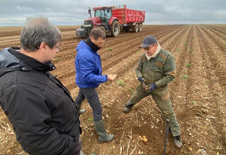 Xavier Rousset s’est rendu chez Xavier Palpier, agriculteur en pleine récolte de pommes de terre, puis au site Roquette  de Vecquemont. 