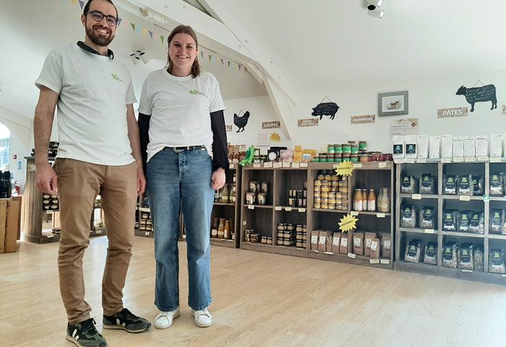 Hugo Puech, directeur de l’exploitation agricole du Lycée agricole du Paraclet  et Alice Lenoble, responsable du magasin. 