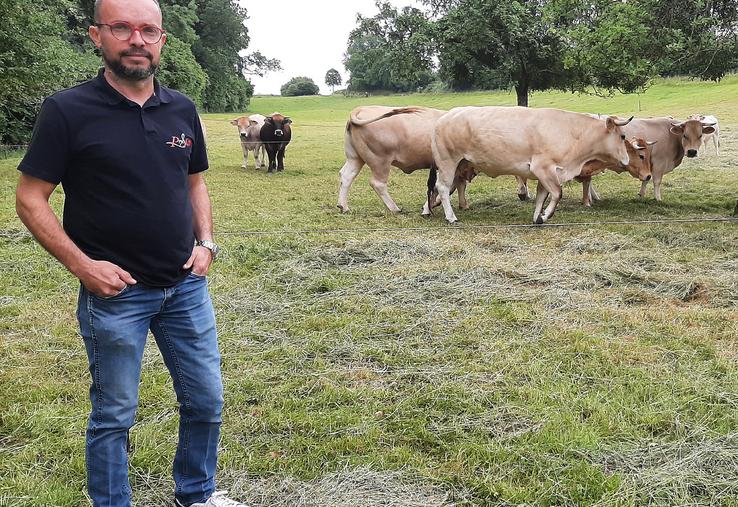 Mathieu Devienne ne se voit pas revenir à la situation d’avant la conversion de sa ferme, malgré les difficultés qui touchent l’agriculture bio. 