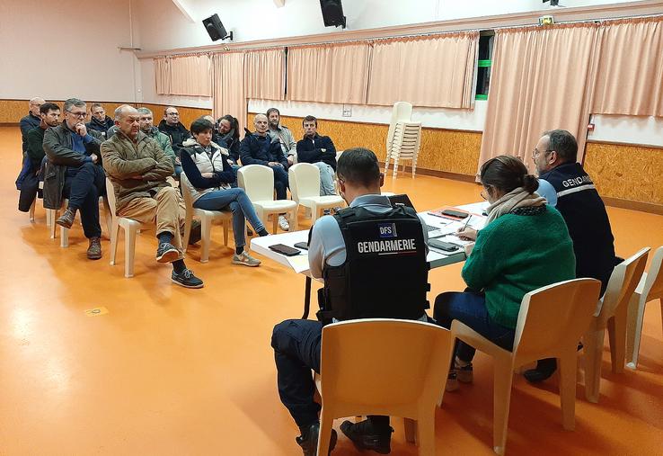 Les échanges entre la gendarmerie et les agriculteurs du secteur Nesle-Roye-Ham, lundi dernier, ont permis de revenir  sur des faits de vols élucidés et de rappeler quelques conseils de prévention. 