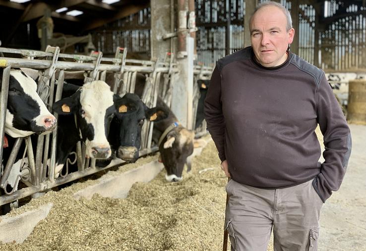 Jean-Yves Mouton a mis en place le pâturage tournant dynamique il y a cinq ans, en même temps que le pâturage  des couverts d’automne au fil. 