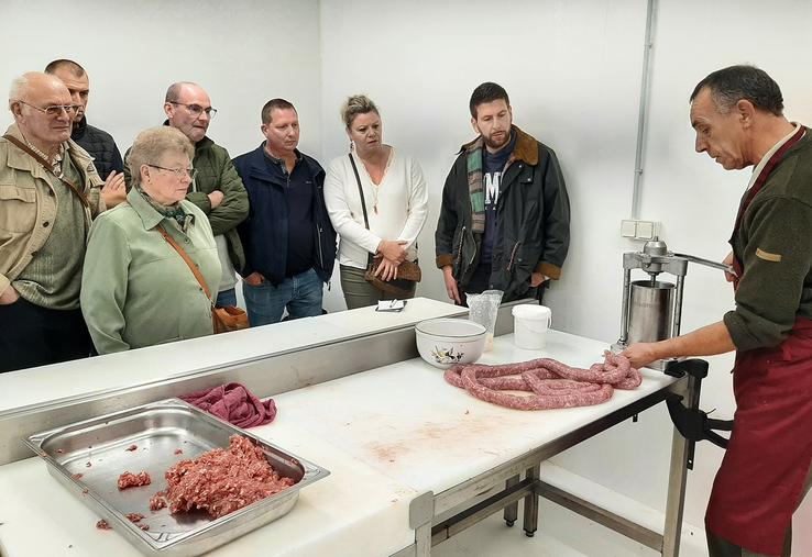 Une formation destinée à maîtriser les étapes de la préparation d’un morceau de gibier — ou d’une pièce entière selon les espèces — avant de passer à table pour déguster les préparations du jour.