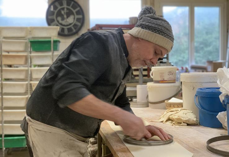 Emmanuel Sainneville utilise notamment du lait, des œufs et du miel de la Somme pour sa pâte feuilletée. 