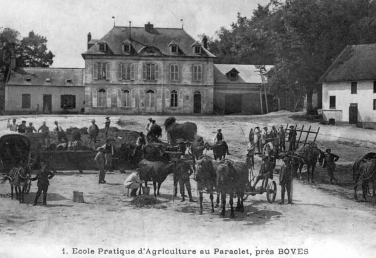 En 1886, le Conseil général acquiert une exploitation de 120 hectares au Paraclet. Son cheptel comportait environ 15 chevaux, 60 bovins et 250 ovins. 