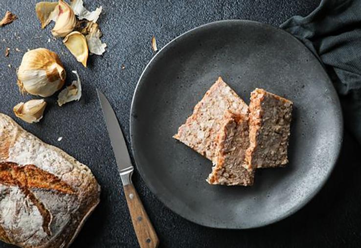 Le muché (pâté de campagne supérieur touillé à la fourchette) fait la renommée  du Domaine Picard. 