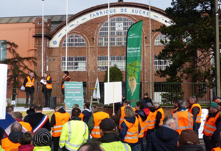 400 personnes manifestaient devant la sucrerie d’Eppeville le 1er mars 2019, à l’appel de la CGB80. 