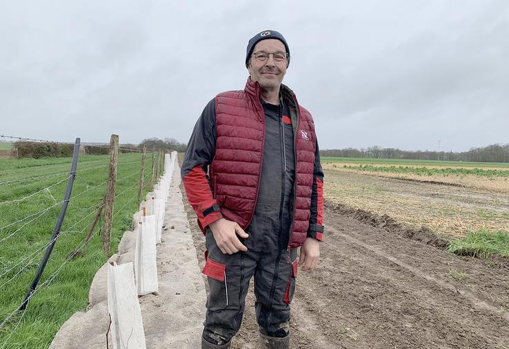 Christophe Verschuere, éleveur bovin : «les arbres sont primordiaux  pour l’équilibre écologique. On voit moins de mésanges et d’alouettes,  mais plus de corbeaux ravageurs…» 