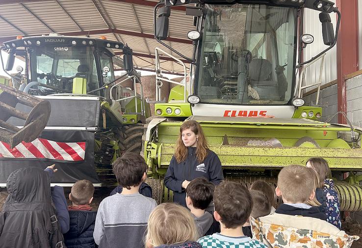 Pour Julie Macron, membre des Jeunes agriculteurs de la Somme, cet après-midi  a permis de «familiariser les enfants avec notre quotidien d’agriculteurs».