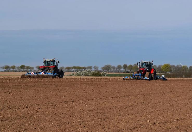 Le sol doit être ressuyé pour la préparation du lit de semences et suffisamment réchauffé pour optimiser la levée des plantes. 