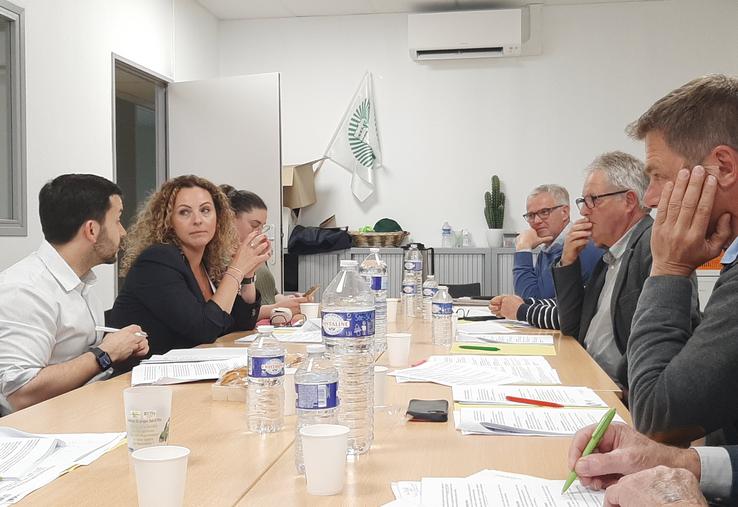 rencontre entre députés et FDSEA sur la loi d'urgence