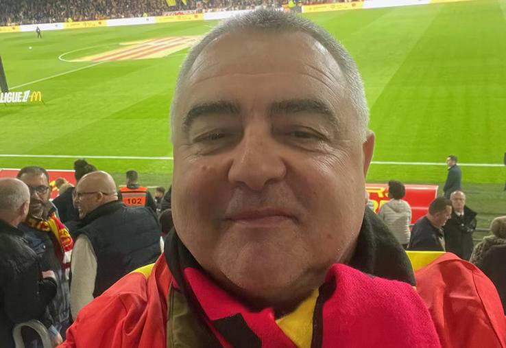 Pour ces agriculteurs supporters, concilier le travail à la ferme et les matchs du Racing Club de Lens est une priorité. 