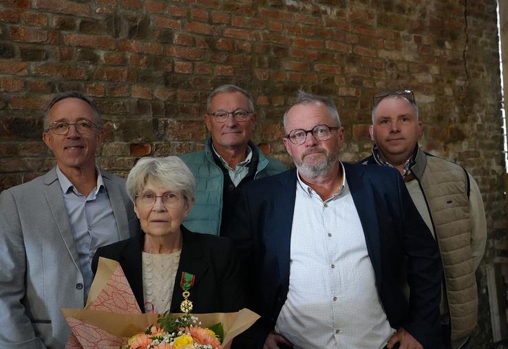 De gauche à droite : Jean Gosset, ancien président, François Pouchou, ancienne directrice,  Jean-François Potel, ancien président, Thierry Vroman, directeur, et Arnaud Vanhoutte, président.