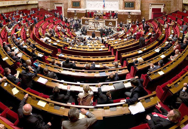 Le Parlement a adopté la loi d'urgence agricole le 22 juillet. Le texte, qui prévoit notamment des mesures sur les pesticides, la gestion de l'eau, les négociations commerciales et la prédation, attend désormais la décision du Conseil constitutionnel.