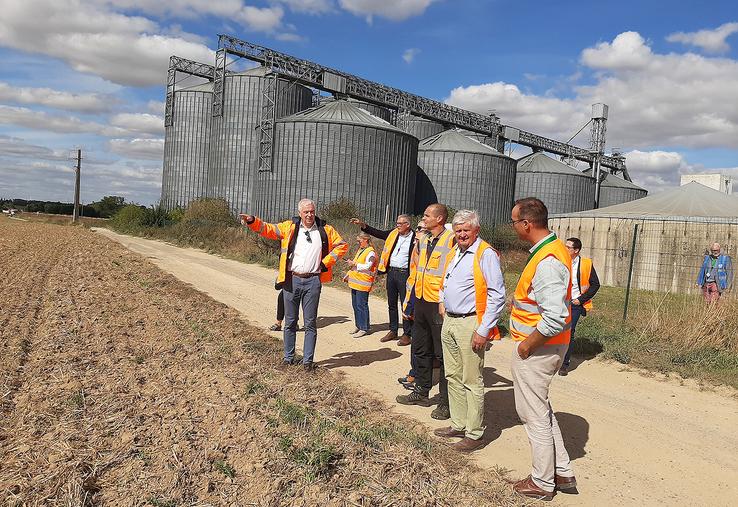 Le 10 septembre à Languevoisin, face à une délégation de Norlink, la coopérative Noriap a présenté ce qui pourrait être le futur de son silo transformé en plateforme agrologistique.