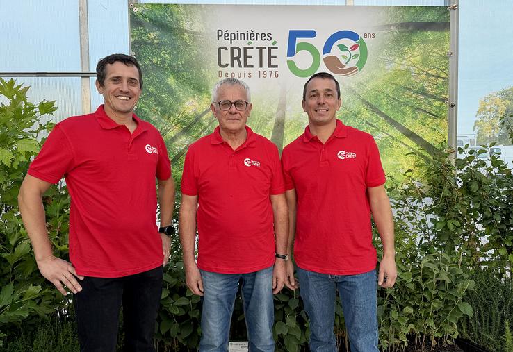 Pierre et Clément Crété ont pris la succession de leur père Antoine (au centre),  qui a créé les Pépinières en 1976. 
