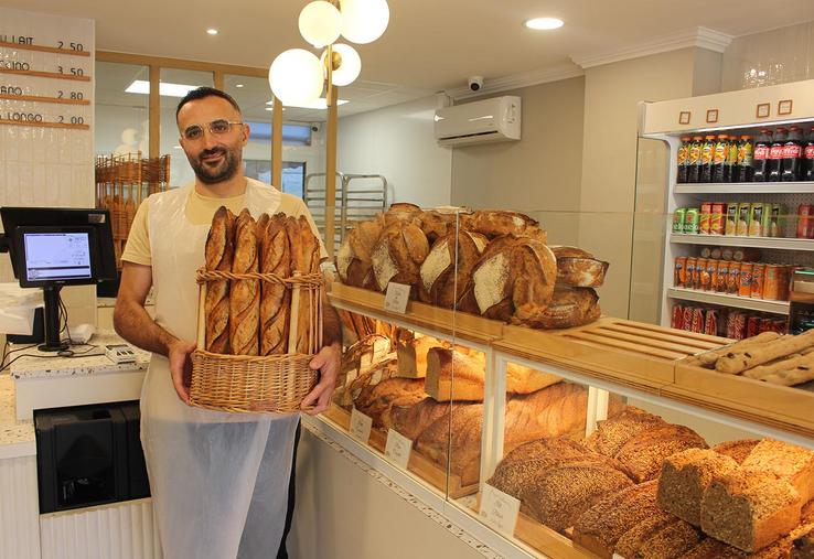 La Boulangerie du Château propose une belle gamme de pains spéciaux et de pâtisseries classiques, sans oublier le snacking.