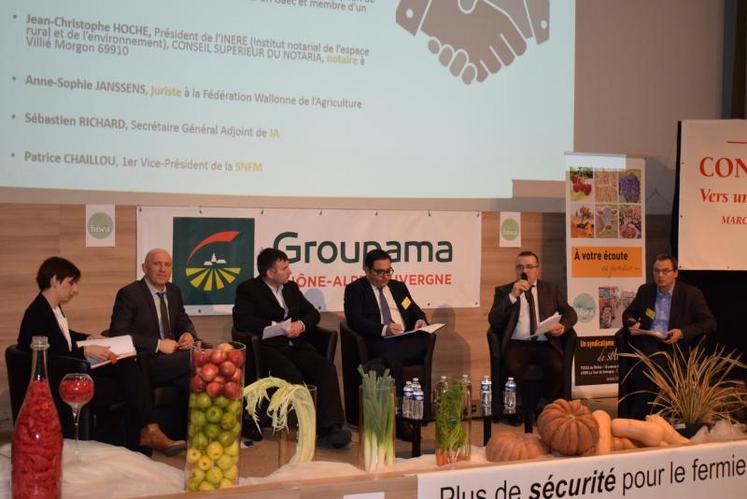 Plusieurs pistes de réflexion ont été élaborées en vue de la loi foncière prévue à la fin de cette année.