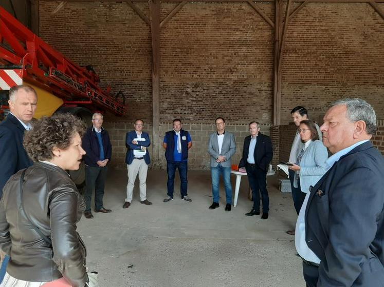 Les députés Jean-Claude Leclabart et Stéphane Demilly, les conseillers régionaux Patricia Poupart et Jean-Michel Serres ou encore le président du Département de la Somme, Laurent Somon ont répondu à l'invitation de la CGB80 ; une rencontre à laquelle étaient associés des représentants des coopératives sucrières, de la Chambre départementale d'agriculture et de l'ITB.