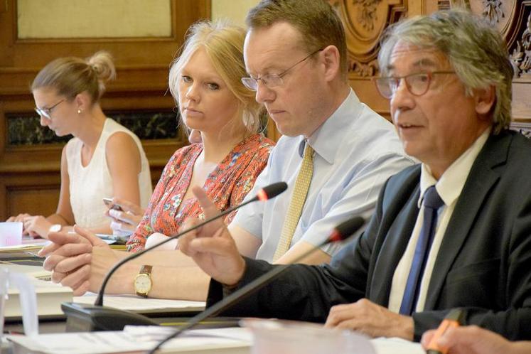 Laurent Somon : «Non, nous ne faisons pas du cagnottage Monsieur Renaux, nous essayons de thésauriser 
un petit peu pour pouvoir construire nos politiques.»