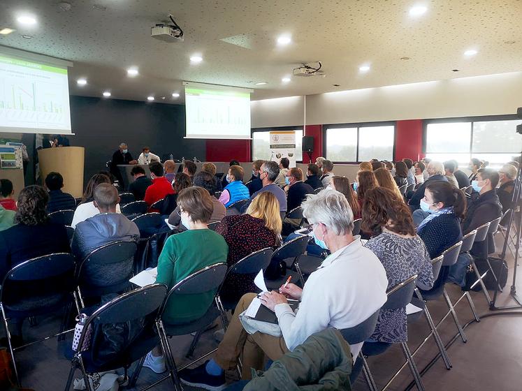 Plus d’une centaine de participants ont assisté au colloque «Abac»  du 23 septembre, témoignant d’un intérêt particulier pour l’agriculture  de conservation en bio, même s’il reste encore pas mal de chemin à parcourir.  