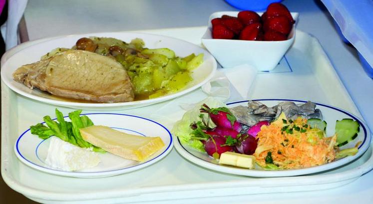 Repas local au collège d'Anizy-le-Château.