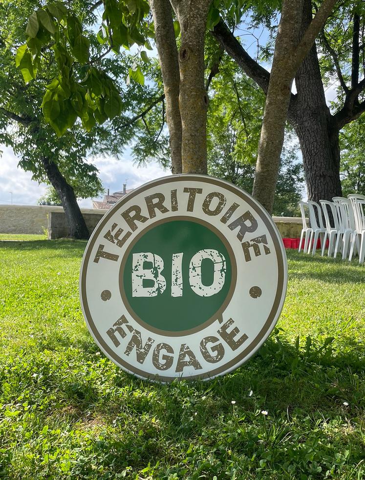 En mai dernier, un nouveau plan d’aide d’urgence dédié au bio comprenant  60 millions d’euros d’aides directes, en plus d’engagements sur la commande publique et la communication a été annoncé par le ministre de l’Agriculture  pour relancer la dynamique. 