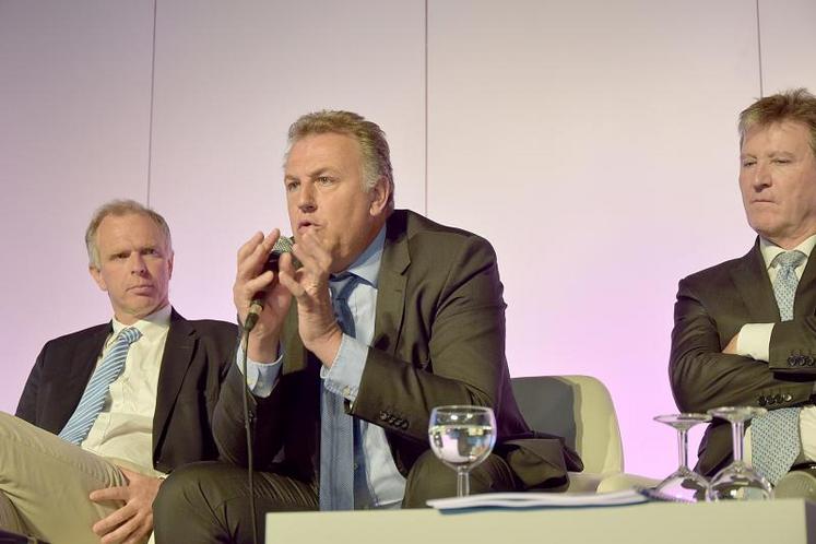 De g. à dr. : Jérôme Fourdinier, président du conseil de section de Sainte-Emilie, Olivier de Bohan, président de Cristal Union, et Alain Commissaire, son directeur général.