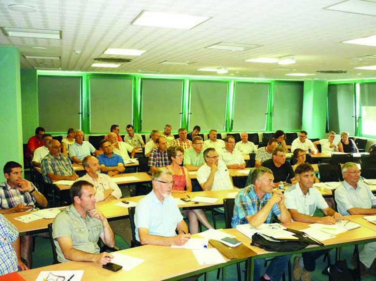 Réunion de travail des élus cantonaux d’Ailly-sur-Noye et Moreuil qui préparent leur rapprochement territorial.